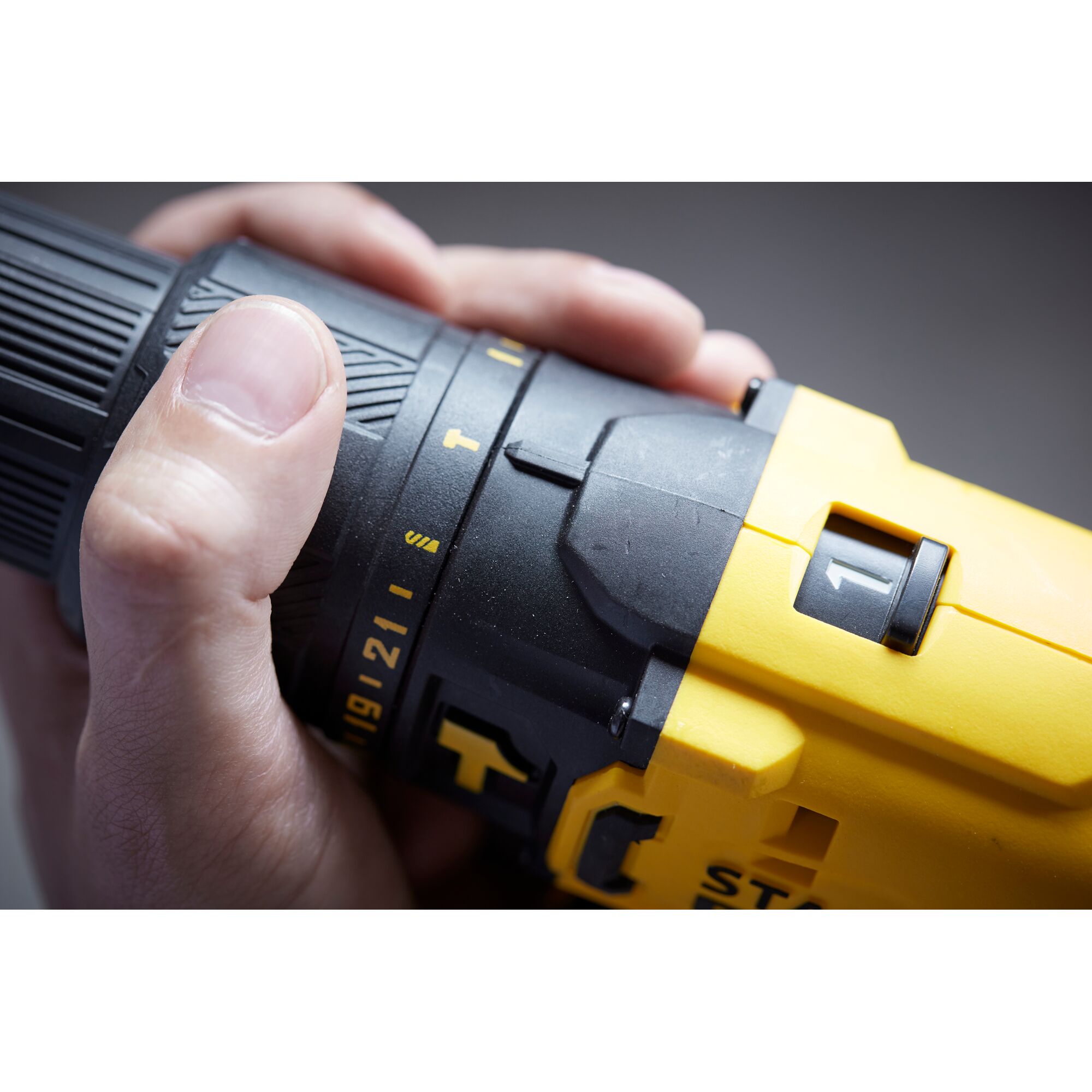 Parafusadeira / Furadeira de Impacto 1/2” (13mm) 20V Max Íon de