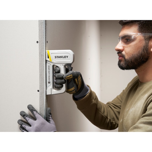 STANLEY HEAVY DUTY STAPLER IN USE